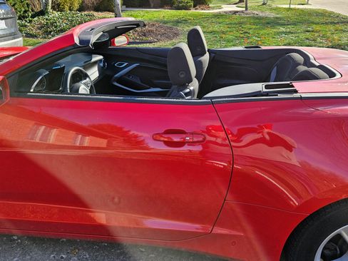 Used 2020 Chevrolet Camaro LT image 2