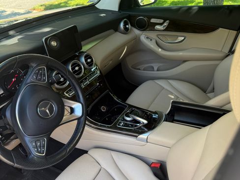Used 2017 Mercedes-Benz GLC 300 4MATIC image 9