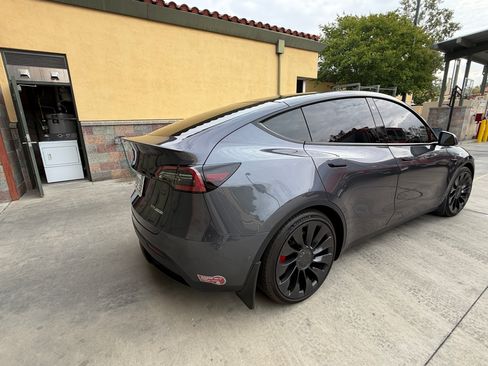 Used 2022 Tesla Model Y Performance AWD/4WD image 8