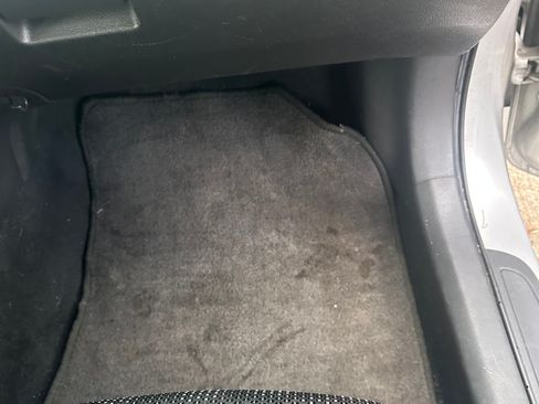 Used 2009 Pontiac Vibe w/ Sun And Sound Package image 15