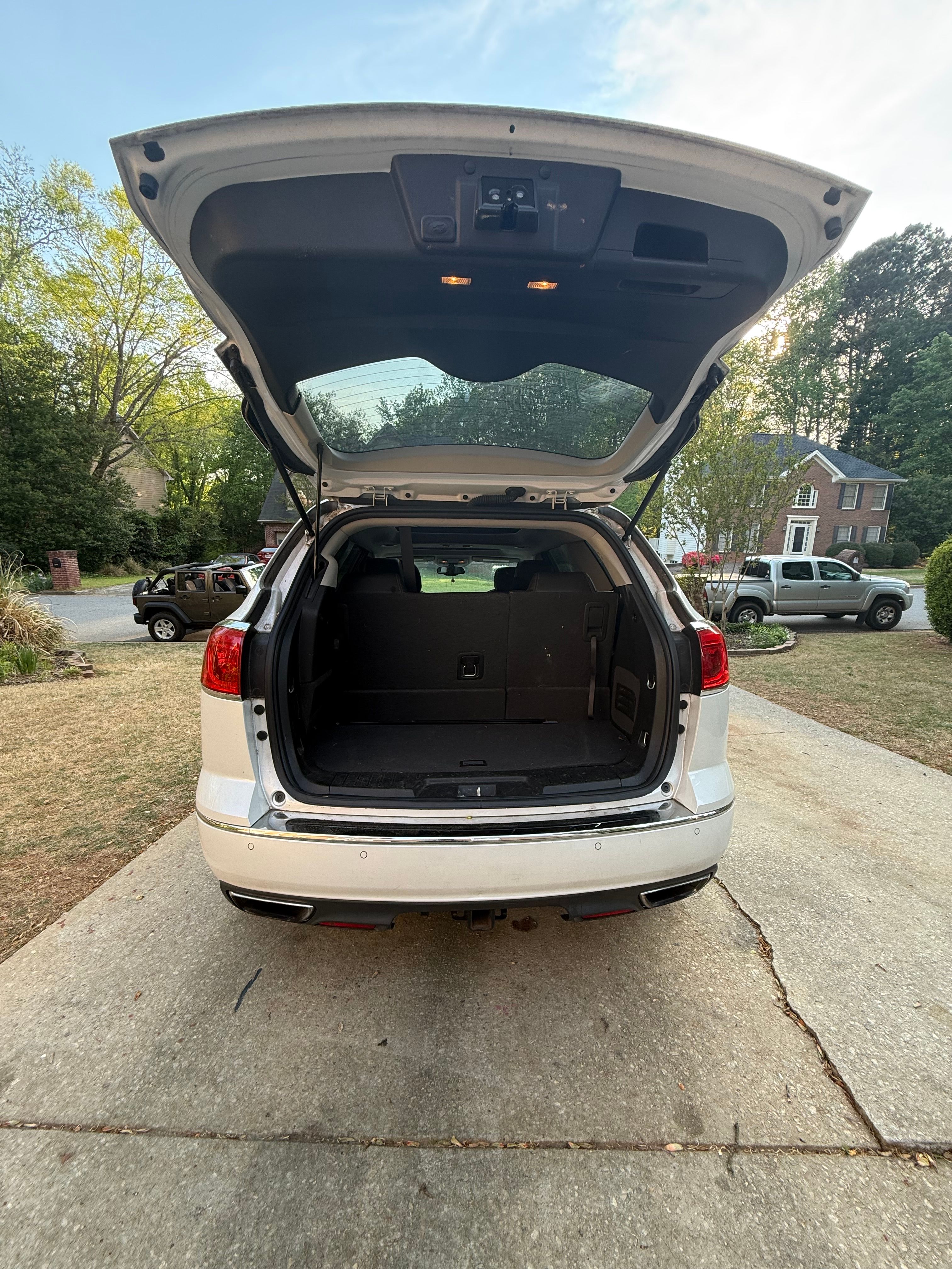 Used 2016 Buick Enclave Leather w/ Trailering Package, 4500 LBS. AWD/4WD image 4