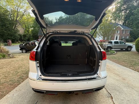 Used 2016 Buick Enclave Leather w/ Trailering Package, 4500 LBS. image 4