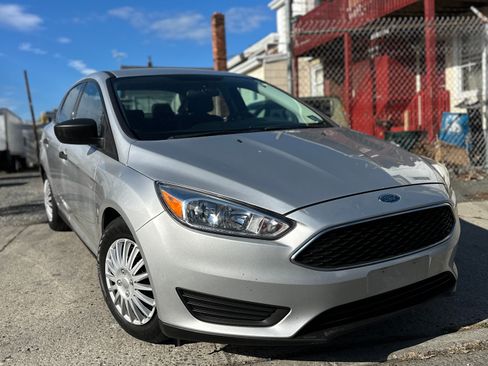 Used 2018 Ford Focus S image 2