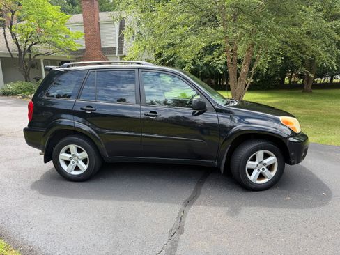Used 2004 Toyota RAV4 4WD w/ "L" Pkg image 4