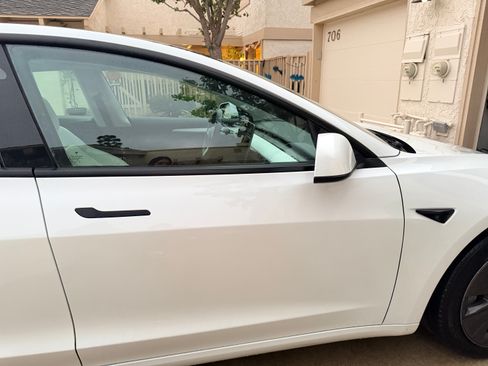 Used 2023 Tesla Model 3 Standard Range image 9