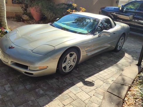 Used 1998 Chevrolet Corvette Coupe w/ Roof Pkg image 2