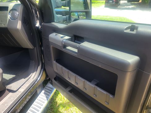Used 2011 Ford F250 Lariat w/ Lariat Interior Pkg image 13