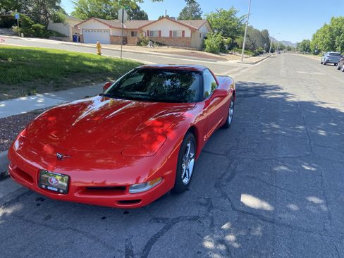 Used 2001 Chevrolet Corvette Coupe w/ Preferred Equipment Group2 RWD image 5