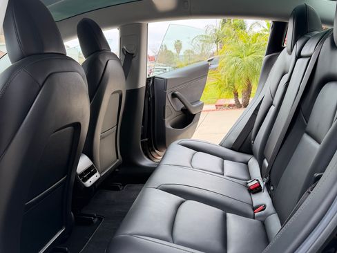 Used 2018 Tesla Model 3 Long Range image 15