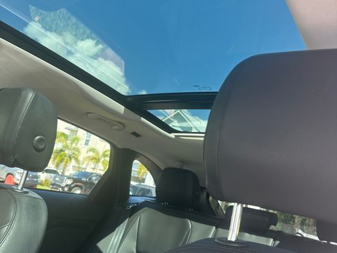 Used 2018 Jaguar F-PACE Premium AWD/4WD image 14