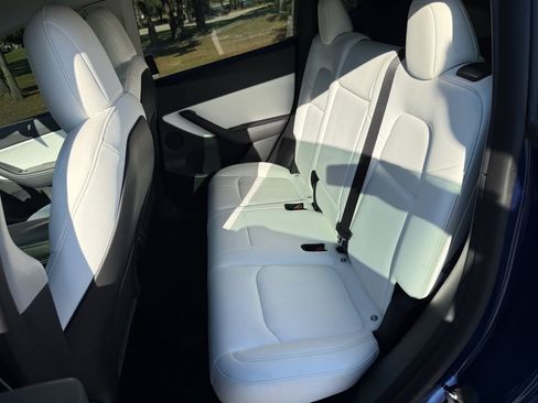 Used 2022 Tesla Model Y Long Range image 8