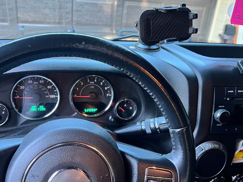 Used 2018 Jeep Wrangler Unlimited Sport w/ Connectivity Group AWD/4WD image 9