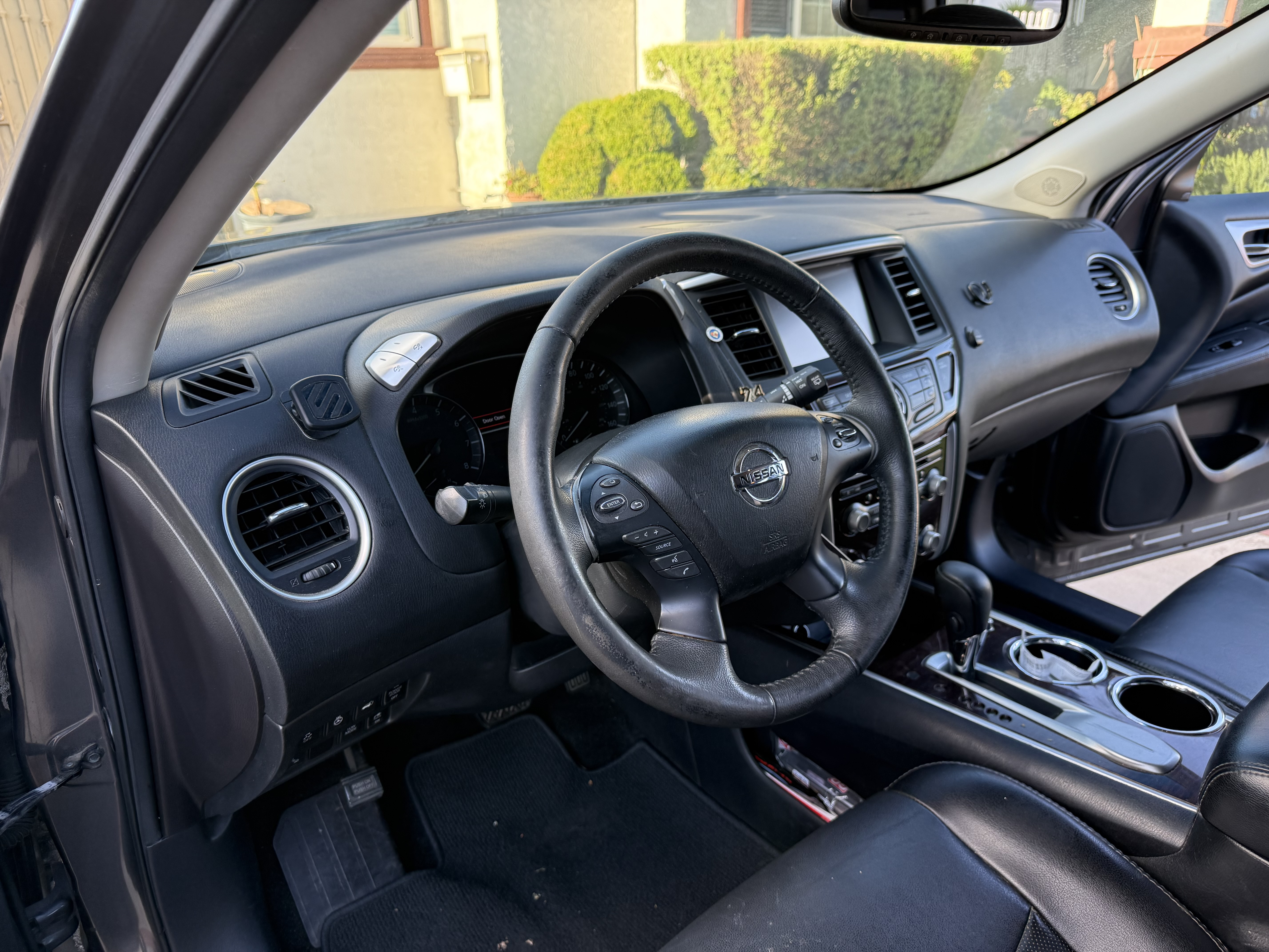 Used 2015 Nissan Pathfinder Platinum w/ Cargo Package FWD image 24