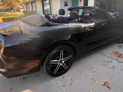 Used 2013 Ford Mustang Convertible image 11