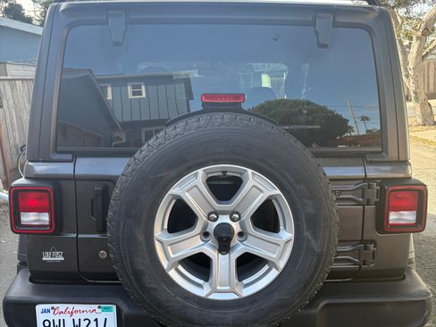 Used 2018 Jeep Wrangler Sport image 9