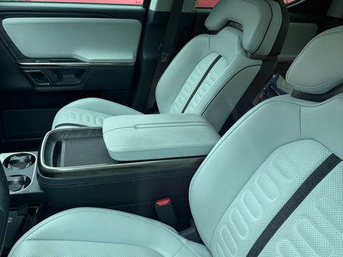 Used 2022 Rivian R1T Launch Edition image 21