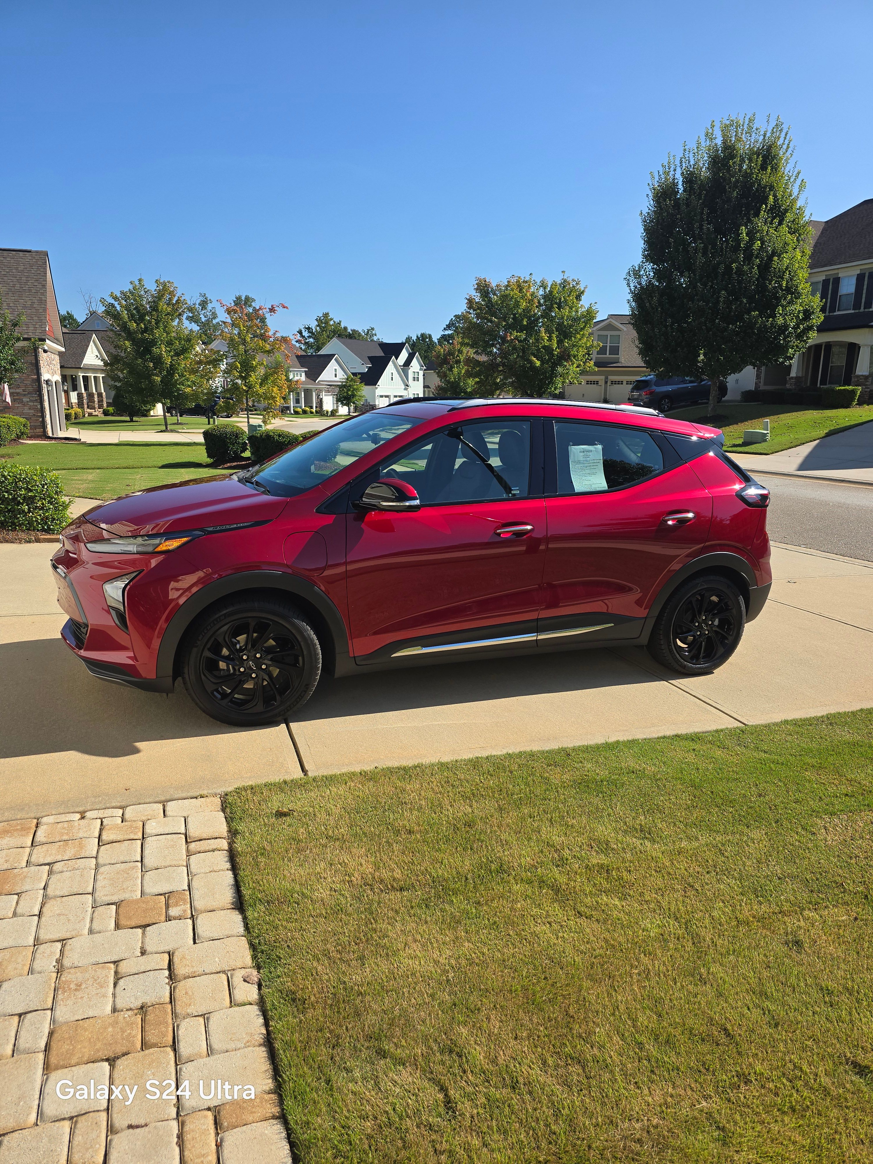 Used 2022 Chevrolet Bolt EUV Premier w/ Sun & Sound Package FWD image 4
