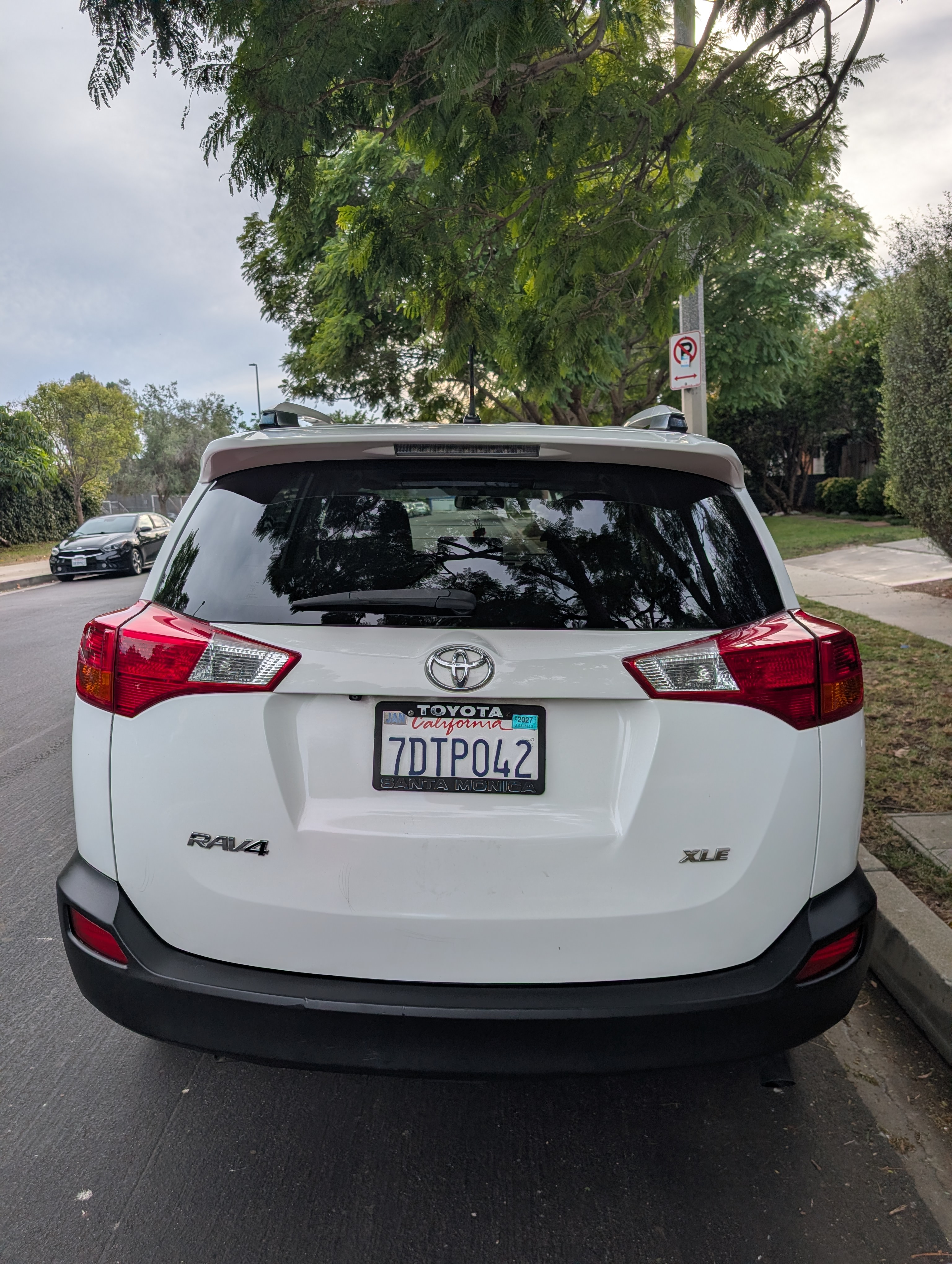 Used 2013 Toyota RAV4 XLE FWD image 8