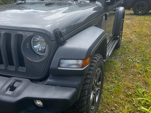 Used 2019 Jeep Wrangler Sport AWD/4WD image 10