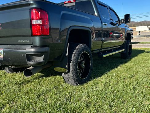 Used 2018 GMC Sierra 2500 Denali w/ Duramax Plus Package image 6