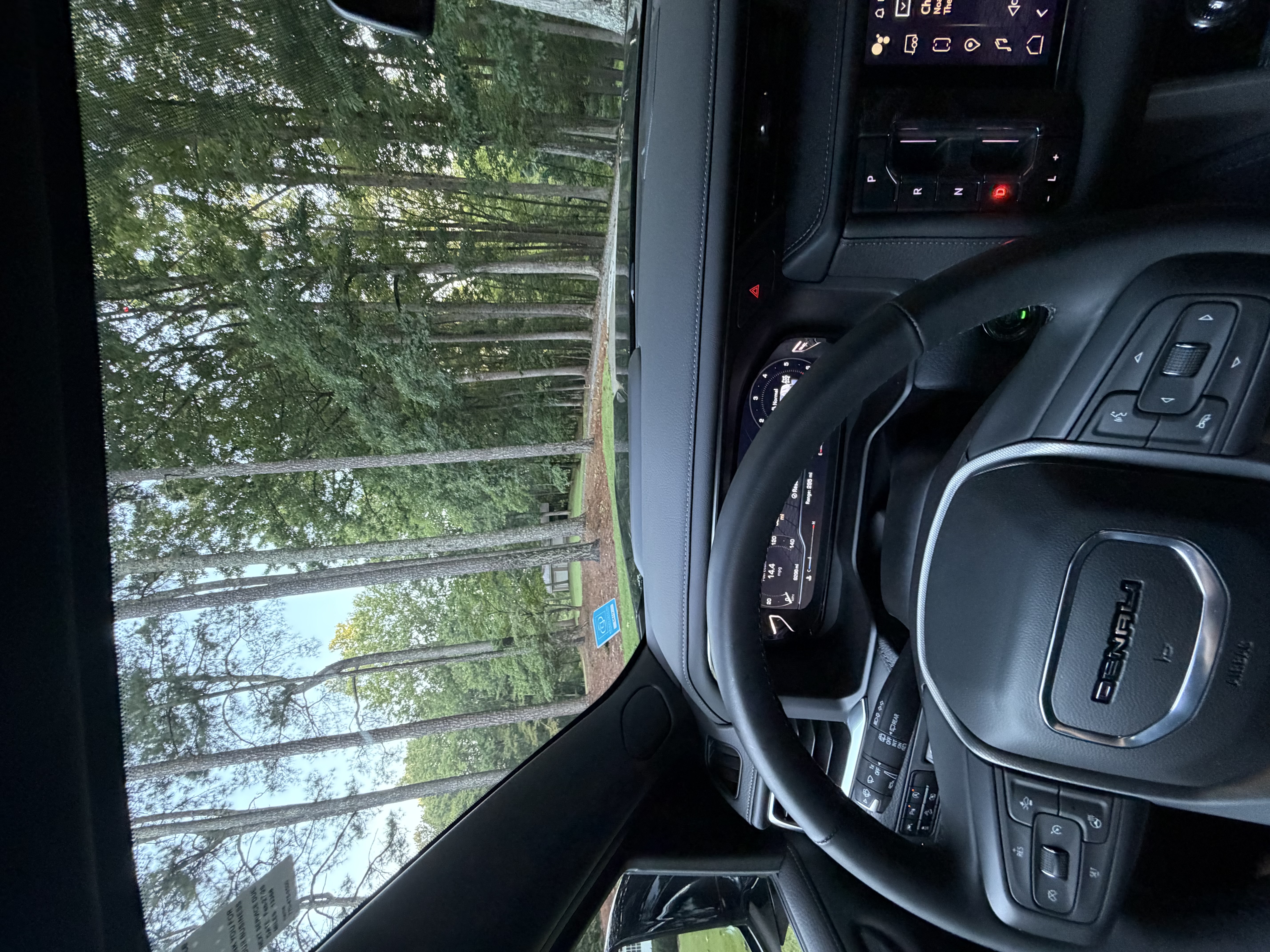 Used 2023 GMC Yukon XL Denali AWD/4WD image 18