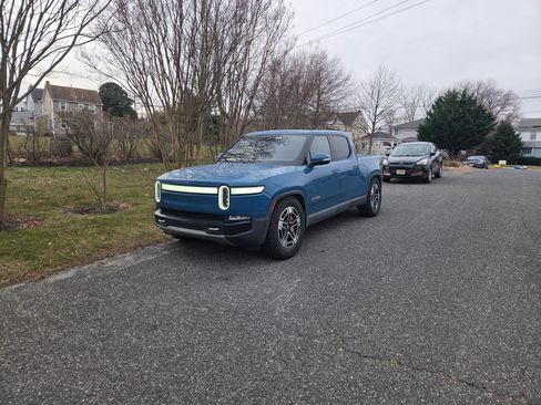 Used 2022 Rivian R1T Adventure image 1