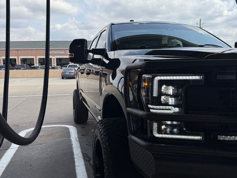 Used 2017 Ford F250 Lariat w/ Lariat Ultimate Package image 5