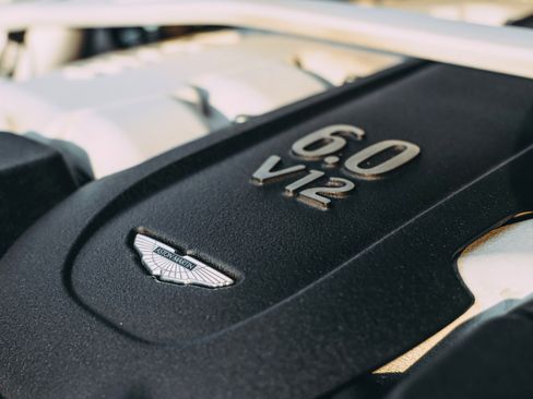 Used 2014 Aston Martin Vanquish Coupe image 17