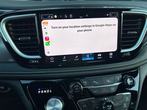 Used 2025 Chrysler Pacifica Select image 15