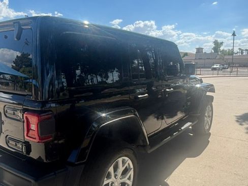 Used 2021 Jeep Wrangler Unlimited Sahara w/ Cold Weather Group AWD/4WD image 6