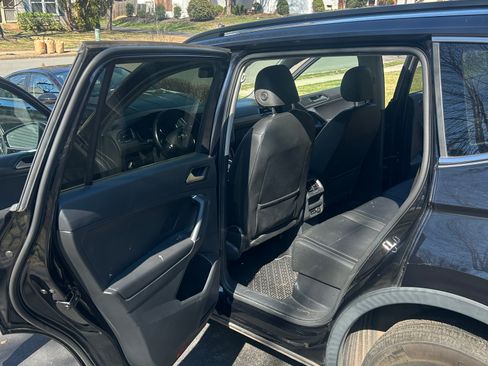 Used 2018 Volkswagen Tiguan SE image 6