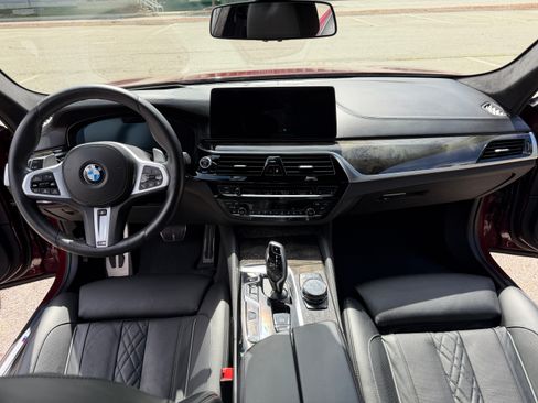 Used 2021 BMW M550i xDrive w/ Executive Package AWD/4WD image 16