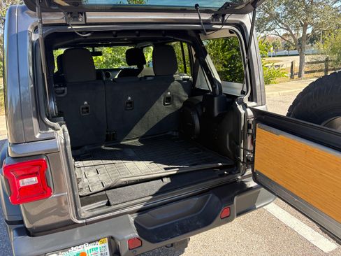 Used 2020 Jeep Wrangler Unlimited Sport image 12