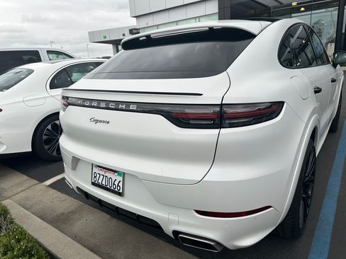 Used 2022 Porsche Cayenne E-Hybrid Coupe AWD/4WD image 8