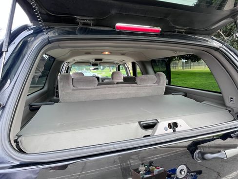 Used 2001 Chevrolet Suburban 2500 LS w/ LS Preferred Equipment Group RWD image 23