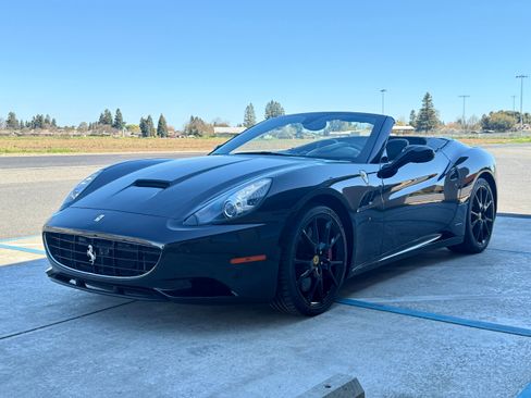 Used 2010 Ferrari California Convertible 2D image 1