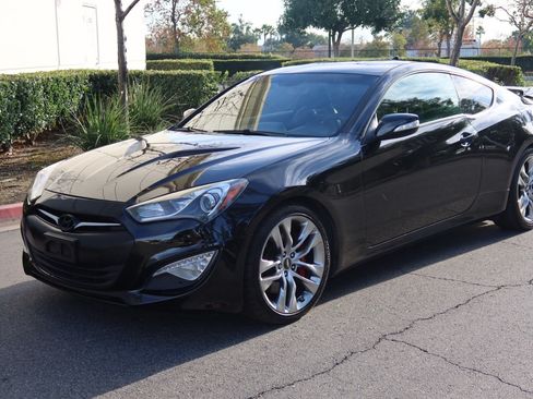 Used 2013 Hyundai Genesis 3.8 image 2