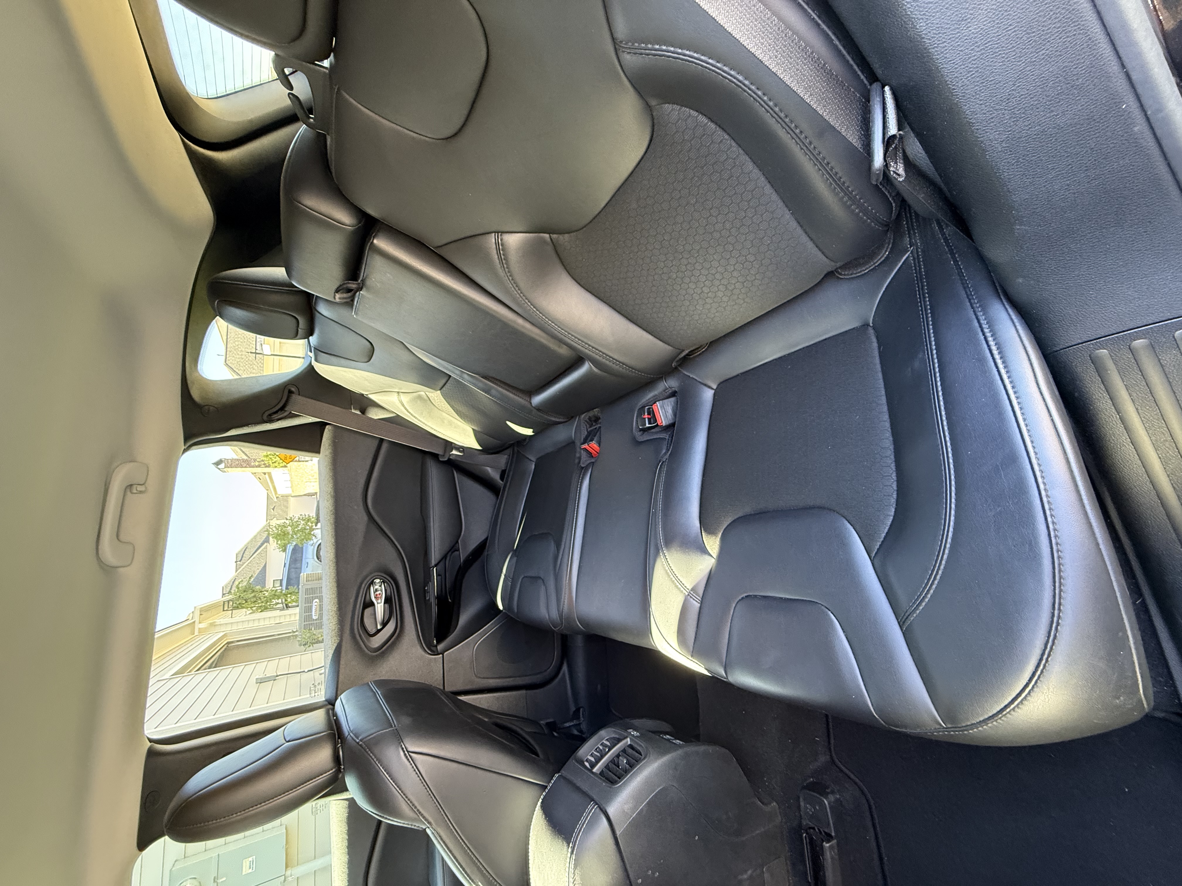 Used 2021 Jeep Cherokee Latitude Plus FWD image 11