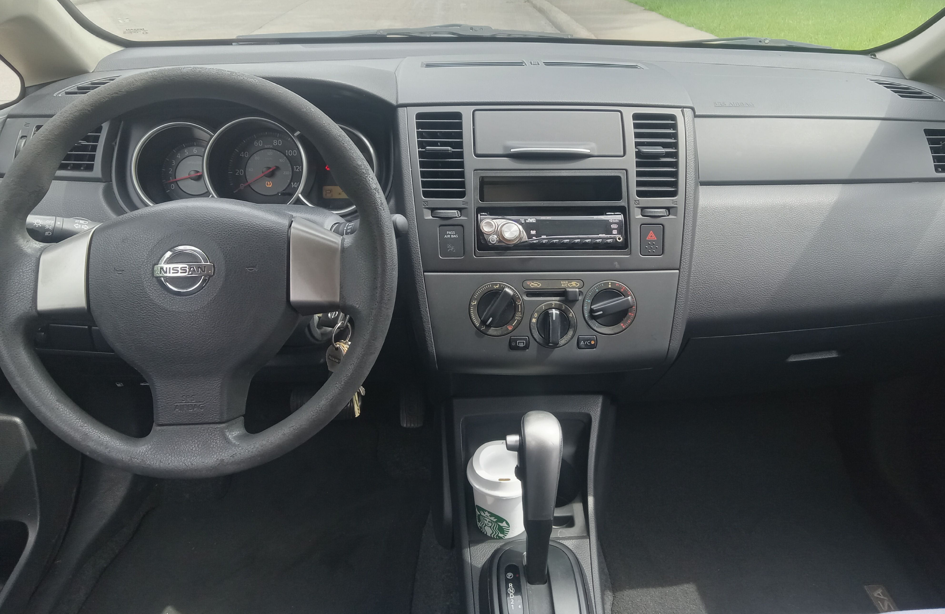 Used 2009 Nissan Versa Sedan FWD image 6