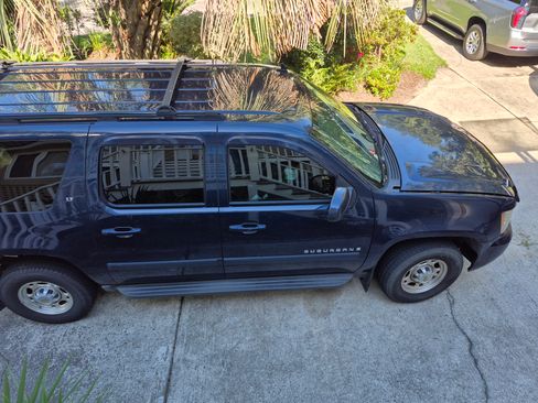 Used 2007 Chevrolet Suburban 2500 LT image 1