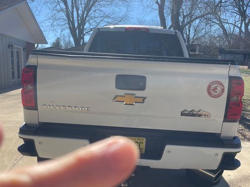 Used 2015 Chevrolet Silverado 2500 High Country w/ Duramax Plus Package image 4