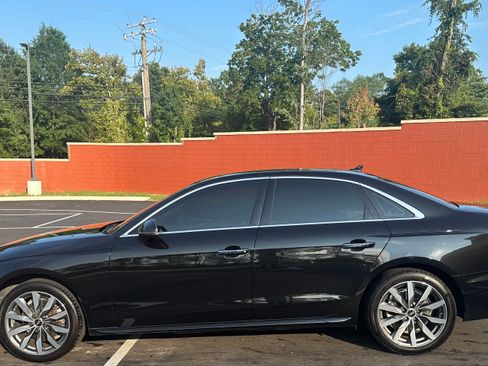 Used 2023 Audi A4 2.0T Premium w/ Convenience Package image 2