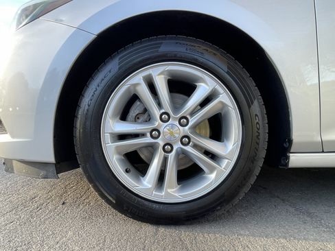 Used 2017 Chevrolet Cruze LT image 12