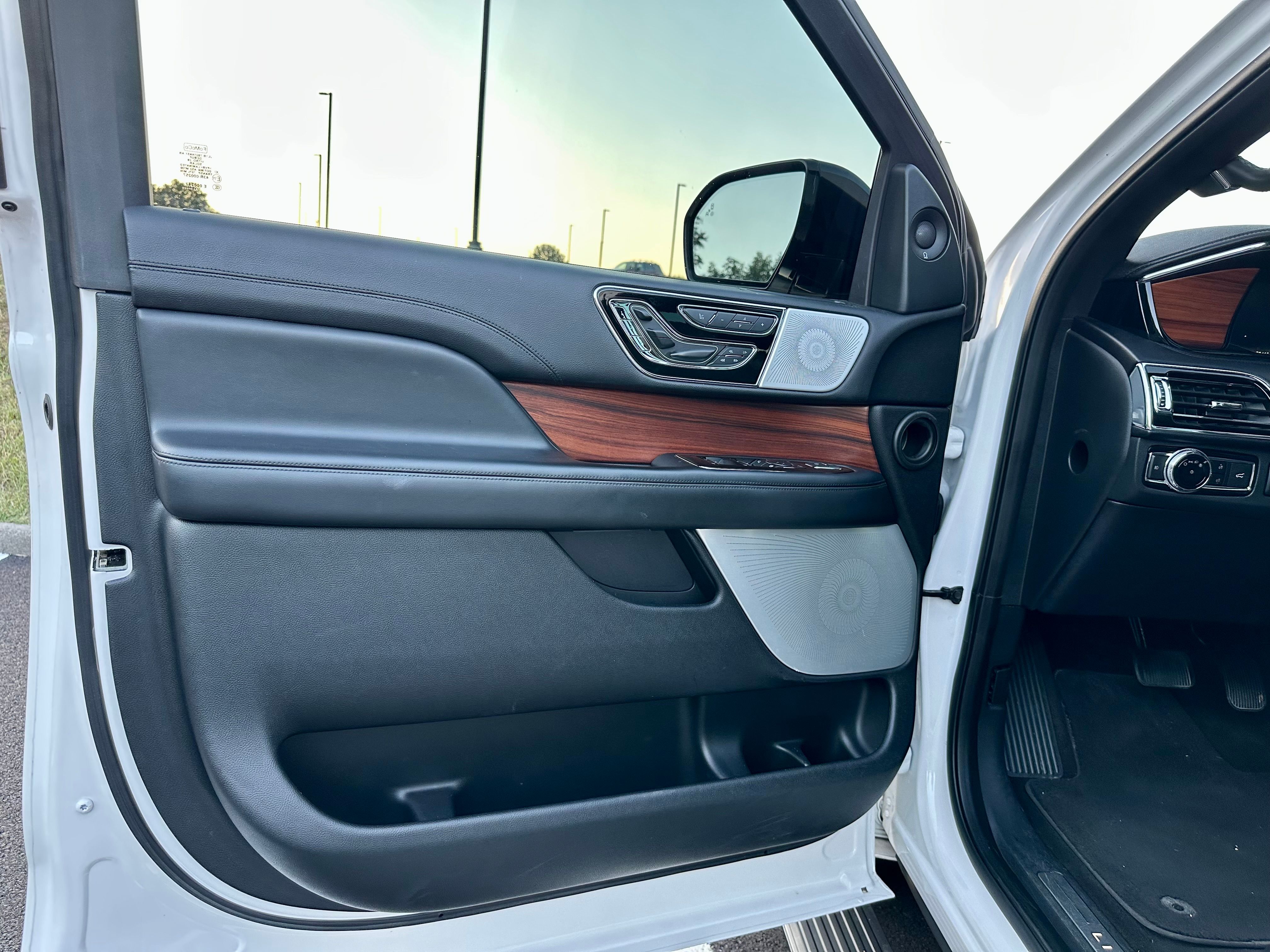 Used 2019 Lincoln Navigator L Reserve AWD/4WD image 13