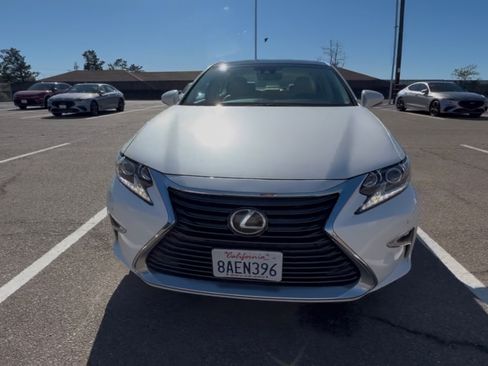 Used 2017 Lexus ES 350 w/ Luxury Package image 1