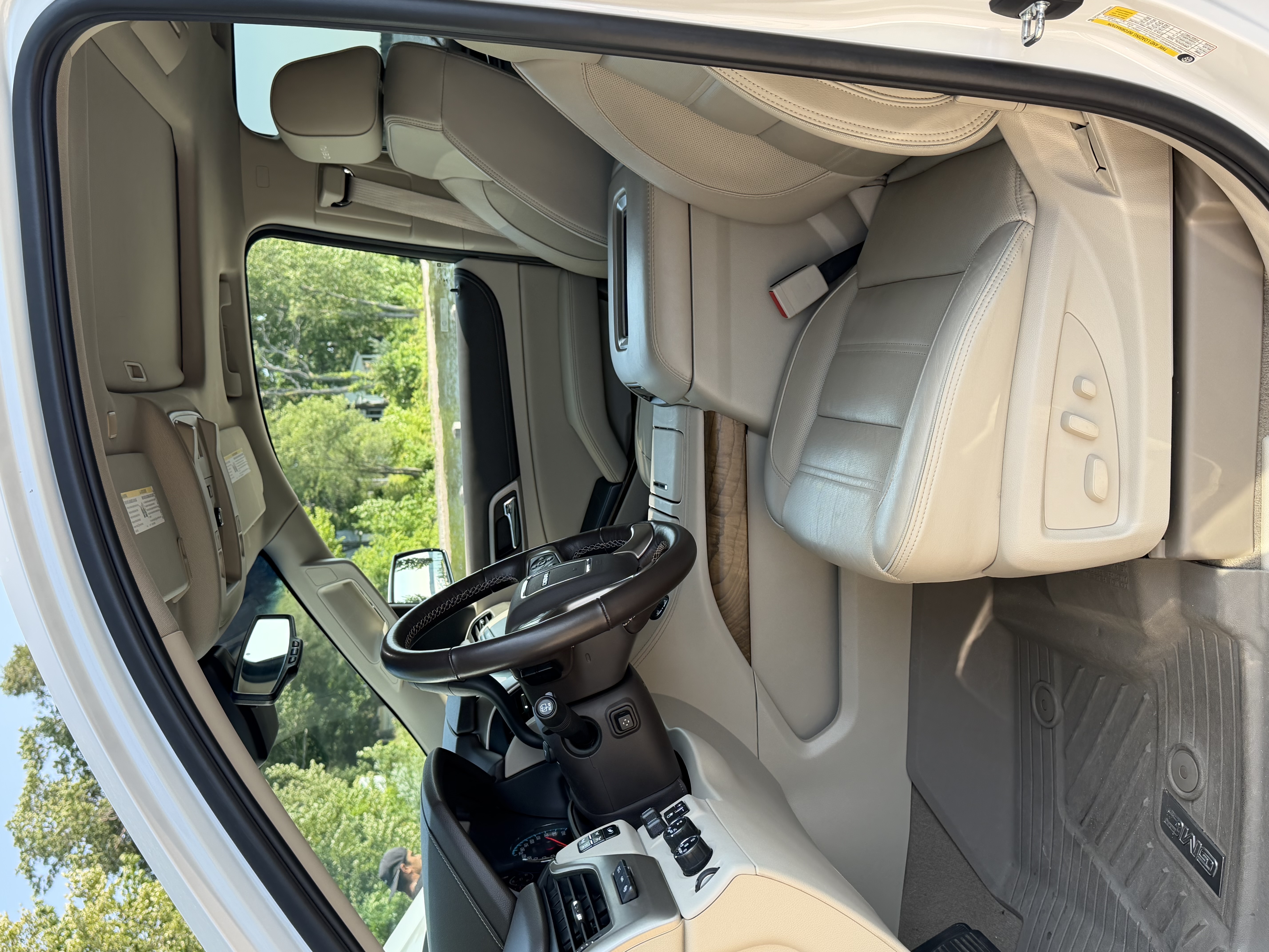 Used 2019 GMC Yukon XL Denali w/ Denali Ultimate Package AWD/4WD image 19