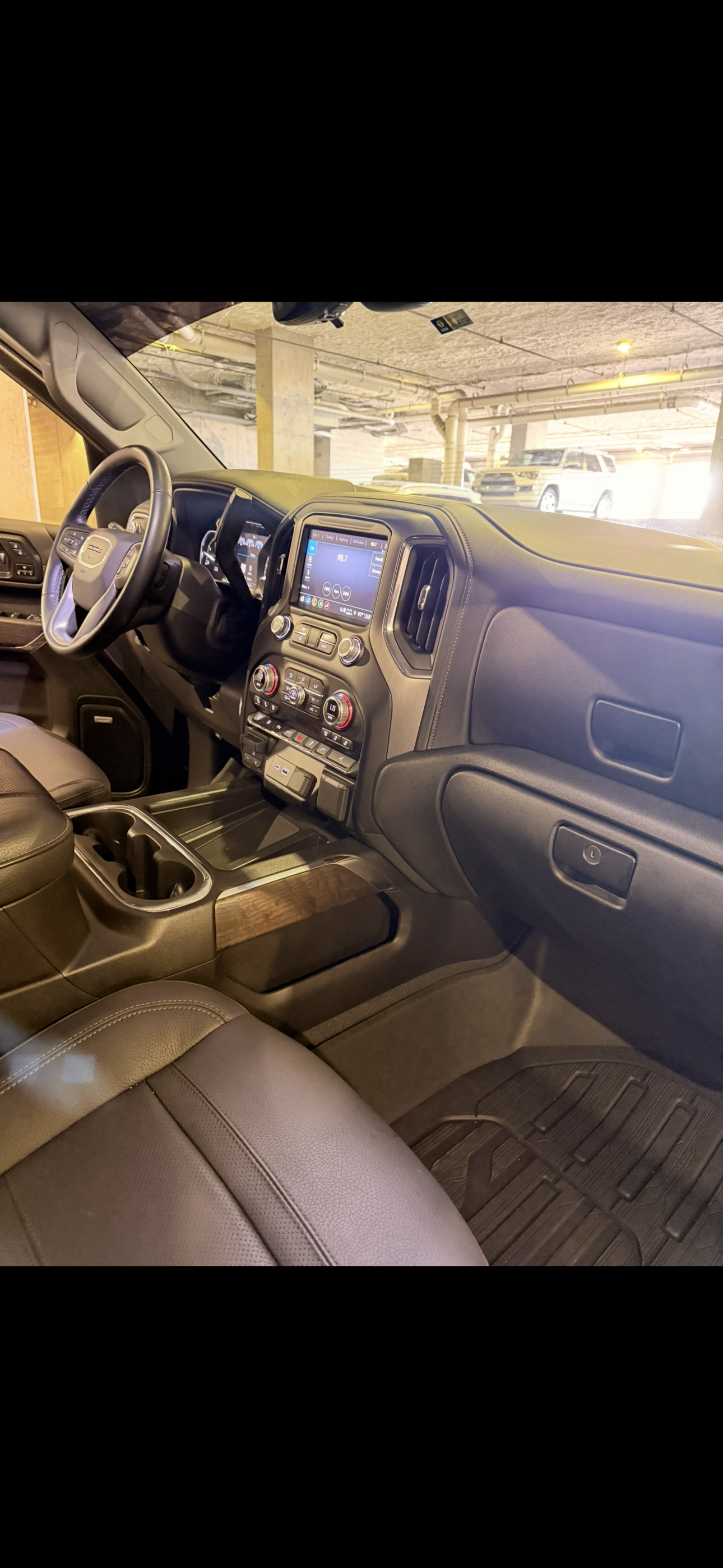 Used 2023 GMC Sierra 3500 Denali w/ Denali Ultimate Package AWD/4WD image 13