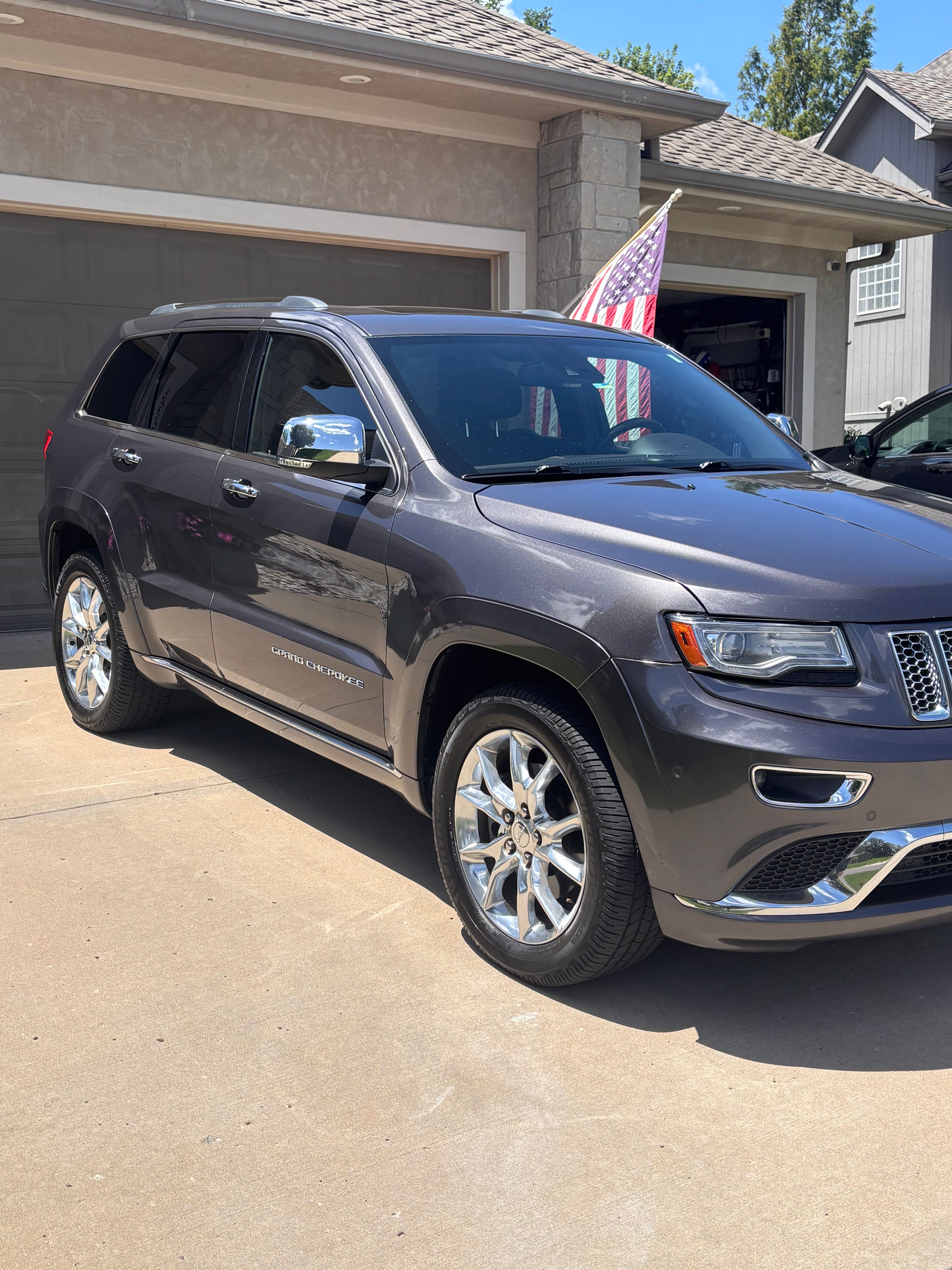 Used 2014 Jeep Grand Cherokee Summit AWD/4WD image 4