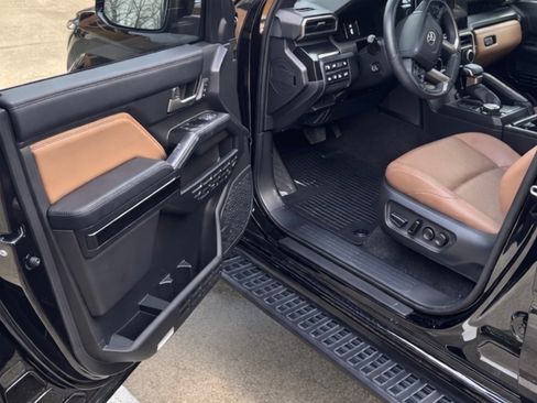 Used 2025 Toyota 4Runner Limited image 4