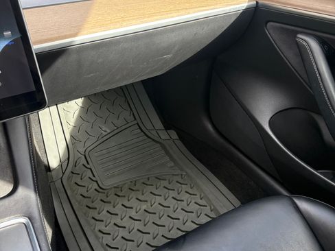 Used 2022 Tesla Model 3 Standard Range RWD image 12